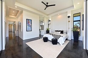 Unwind in Style: Luxe 4-bed, 5-bath Balinese Retreat in Tropical Parad