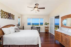 Luxurious 4-bedroom Oceanfront Retreat With Guest House, Stunning View