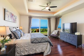 Luxurious 4-bedroom Oceanfront Retreat With Guest House, Stunning View