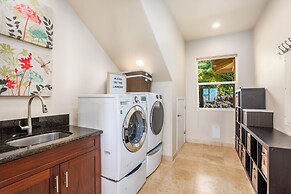 Luxurious 4-bedroom Oceanfront Retreat With Guest House, Stunning View