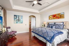 Luxurious 4-bedroom Oceanfront Retreat With Guest House, Stunning View