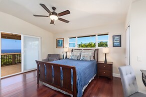 Luxurious 4-bedroom Oceanfront Retreat With Guest House, Stunning View