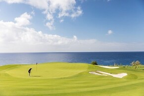 Stunning 4-bedroom House With Seamless Indoor/outdoor Living, Luxury &