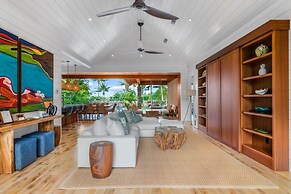 Stunning 4-bedroom House With Seamless Indoor/outdoor Living, Luxury &