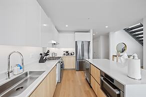 @marbella Lane - 3BR Coastal Retreat w/ Luxe Touch