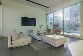 @ Marbella Lane - Grand 2BR w/ Beach & Ocean Views