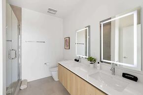 @ Marbella Lane - Grand 2BR w/ Beach & Ocean Views