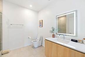 @ Marbella Lane - Grand 2BR w/ Beach & Ocean Views