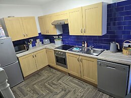 Eden Rose Cottage in Morecambe hot tub