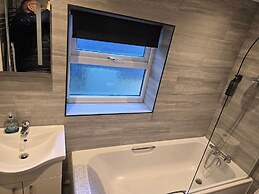 Eden Rose Cottage in Morecambe hot tub