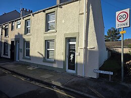 Eden Rose Cottage in Morecambe hot tub