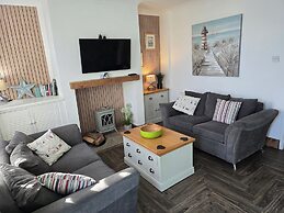 Eden Rose Cottage in Morecambe hot tub