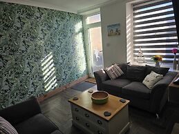 Eden Rose Cottage in Morecambe hot tub