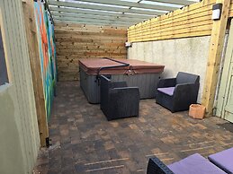 Eden Rose Cottage in Morecambe hot tub