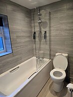 Eden Rose Cottage in Morecambe hot tub