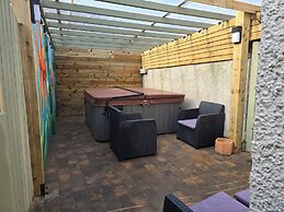 Eden Rose Cottage in Morecambe hot tub