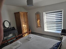 Eden Rose Cottage in Morecambe hot tub