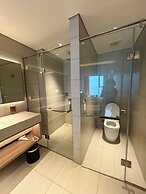 Lotus Alacarte Ha Long Hotel