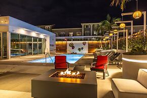 @ Marbella Lane - Sleek Corner Ocean View