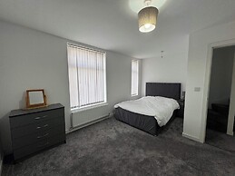 Housesleeps9-patio-parking-familyok