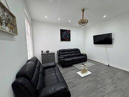 Housesleeps9-patio-parking-familyok