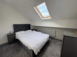 Housesleeps9-patio-parking-familyok