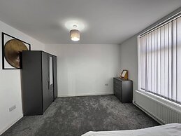 Housesleeps9-patio-parking-familyok