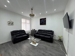 Housesleeps9-patio-parking-familyok