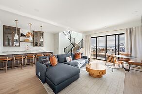 Amanti Lago by Luxury Mountain