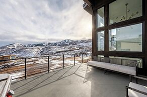 Amanti Lago by Luxury Mountain