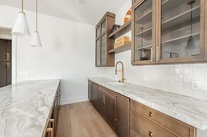 Amanti Lago by Luxury Mountain