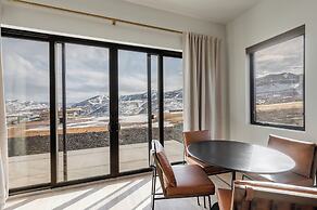 Amanti Lago by Luxury Mountain