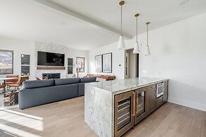 Amanti Lago by Luxury Mountain