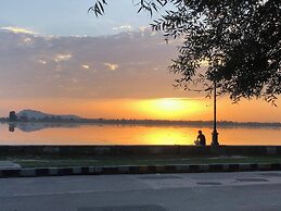 Room-sunset View Over Dal Lake 4