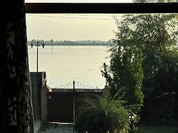 Room-sunset View Over Dal Lake 4