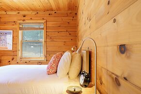 Secluded w/ Deck Views, Hot Tub, & Ping Pong Hudson in the Berks by Av
