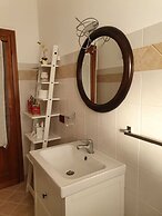 DUETERRE ROOM & HOST