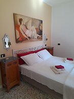 DUETERRE ROOM & HOST