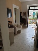 DUETERRE ROOM & HOST