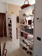 DUETERRE ROOM & HOST