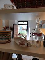 DUETERRE ROOM & HOST