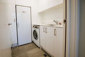 Nautilus - Sleeps 8 - Lake Views