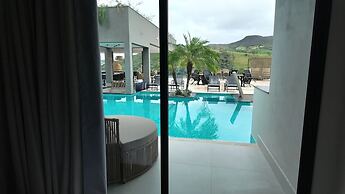 COLLEGARE HOTEL