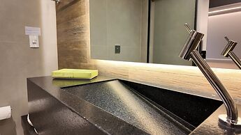 COLLEGARE HOTEL