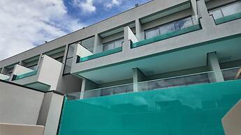 COLLEGARE HOTEL
