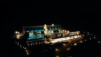 COLLEGARE HOTEL