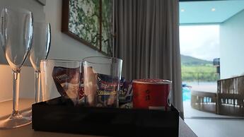 COLLEGARE HOTEL