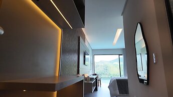 COLLEGARE HOTEL