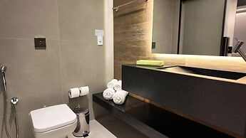 COLLEGARE HOTEL