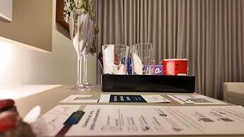 COLLEGARE HOTEL